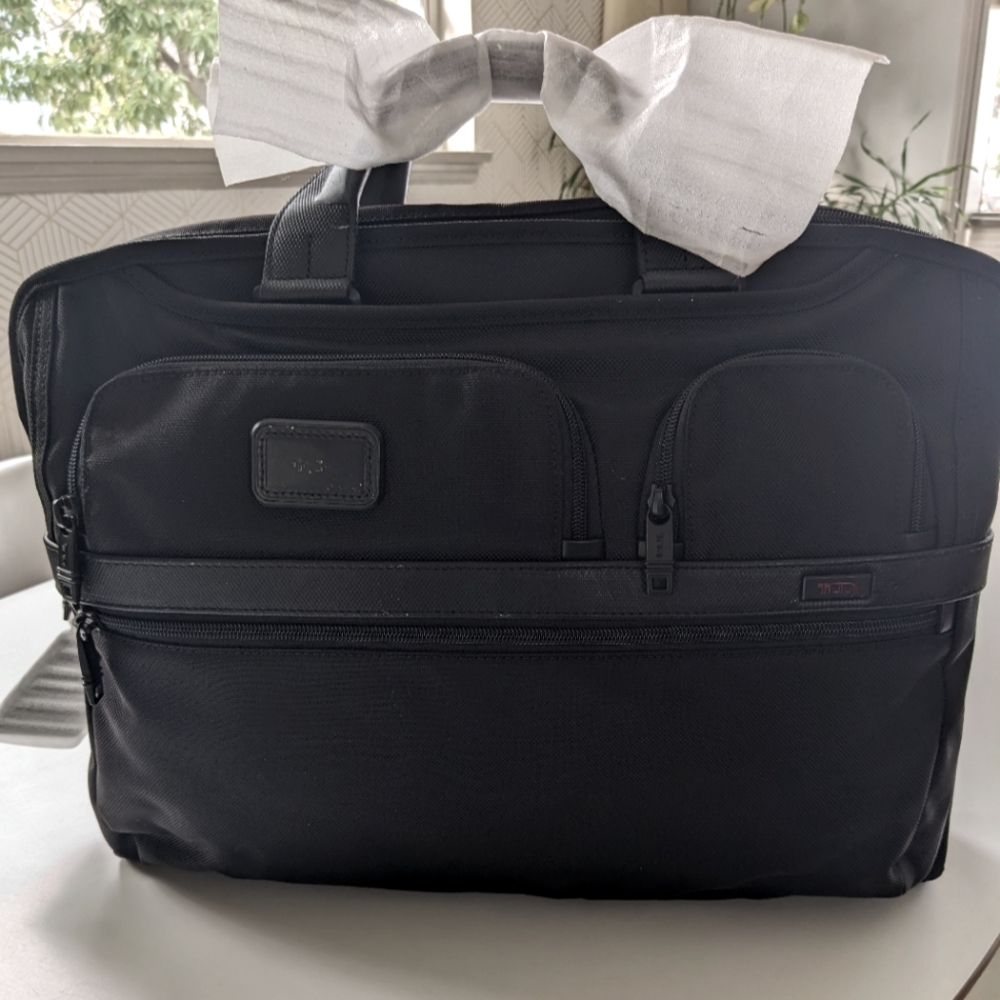 NEW Tumi Alpha 2 Compact Large Briefcase